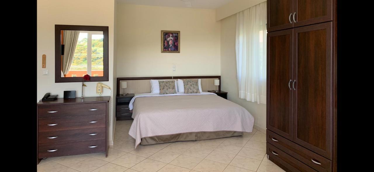 Yolanda Studios Paralia Agias Foteinis Luaran gambar