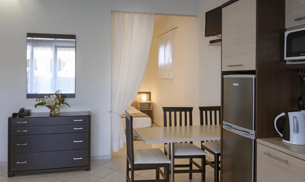 Yolanda Studios Paralia Agias Foteinis Bilik gambar
