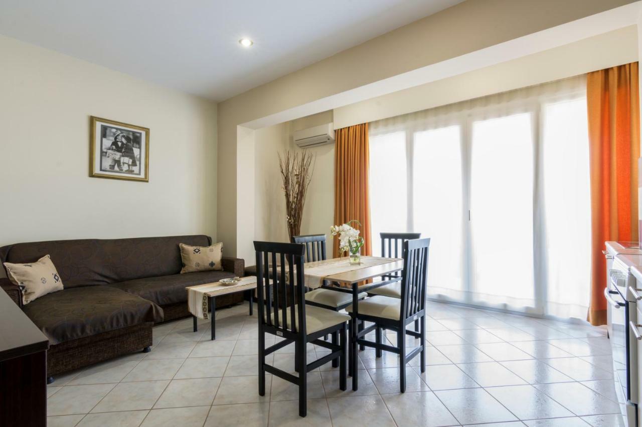 Yolanda Studios Paralia Agias Foteinis Luaran gambar